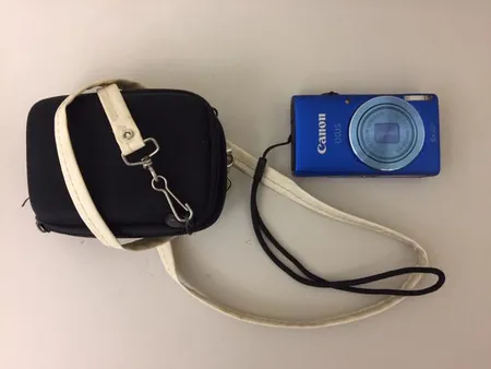 Digikamera Canon Ixus, kotelo