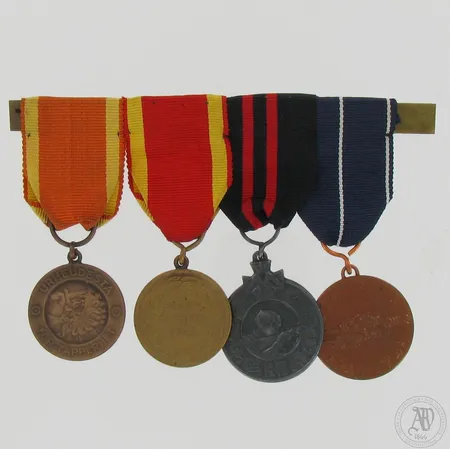 Kunniamerkkiripa, Vapauden mitali II lk 1939 Suomen kansalta, urheudesta, Vapaudenristin ritarikunnan 2. luokan Vapaudenmitali, Talvisodan muistomitali 1939-1940, Jatkosodan muistomitali 1941-1945