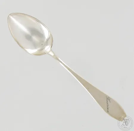 Jälkiruokalusikka, kaiverrettu, pituus 165mm, 813, paino 24,8g