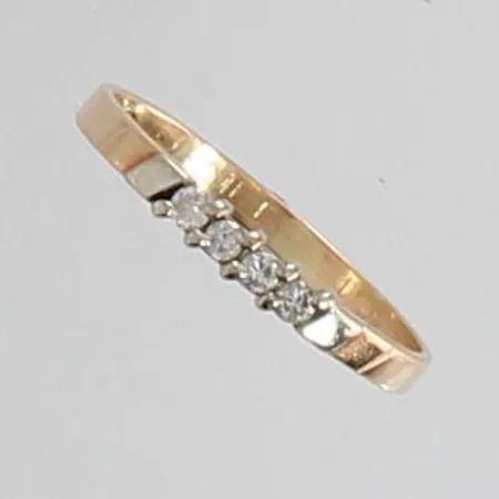 Timanttisormus 4xn.0.02ct, kaiverrettu, koko 16½, 585, paino 0,9g