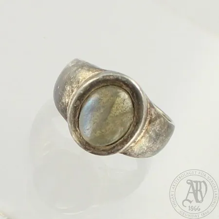 Kivisormus, kivi on viallinen, koko 18, 925br, paino 7,6g