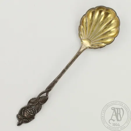 Sokerilusikka, Ruusu, kaiverrettu, pituus 120mm, 813, paino 11,5g