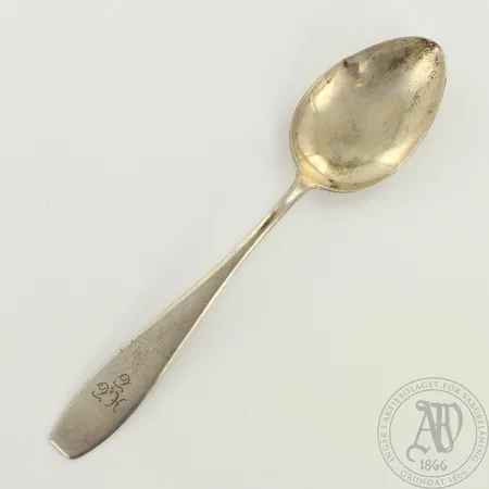 Viallinen jälkiruokalusikka, Matta, kaiverrettu, pituus 160mm, 813, paino 23,4g