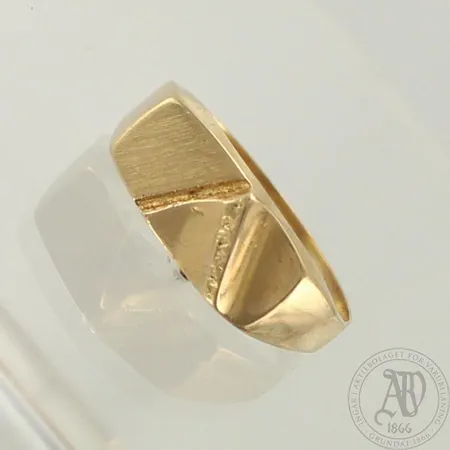 Kantasormus, kaiverrettu, käytön jälkiä, koko 19½, 585, paino 2,3g 