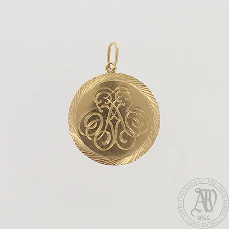 Kaiverrettu riipus, korkeus 30mm, 585, paino 1,6g 