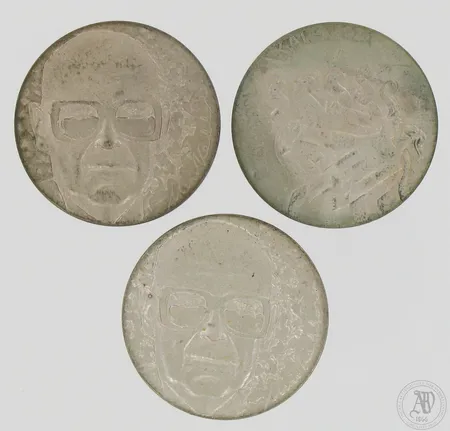 Kolme juhlarahaa: Urho Kekkonen 1975 10mk ja Kalevala 150 vuotta 50mk, 500, paino 67,1g