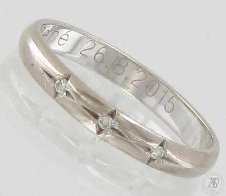 Timanttisormus 3xn.0.01ct, kaiverrettu, koko 18, 585 valkokulta, paino 2,3g