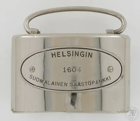 Kannettava säästölipas, Helsingin Suomalainen Säästöpankki, käytön jälkiä, avain puuttuu, terästä