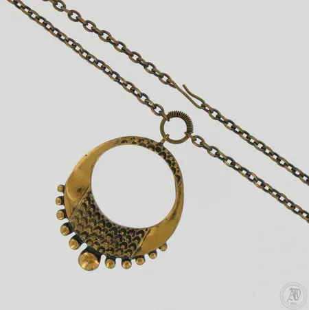 Kaulakoru, design P. Sarpaneva, pronssia