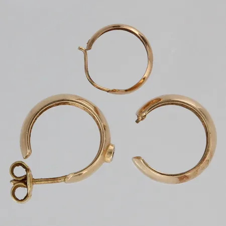 Viallisia korvarenkaita, yhdessä timantti 1xn0.10ct, 585, paino 4,6g