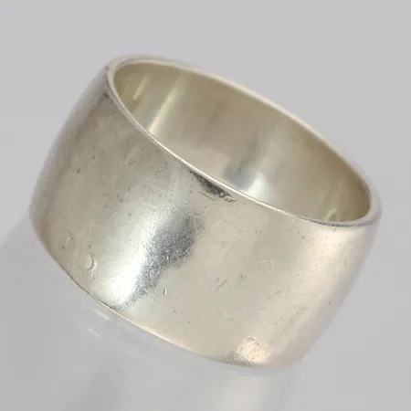 Sileä sormus, Kalevala Koru, koko 17¼, 925, paino 8,8g