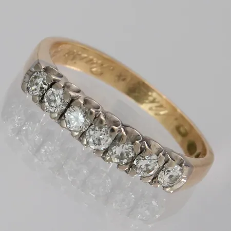 Timanttisormus 7xn0.05ct, kaiverrettu, koko 16¾ 750, paino 3,3g