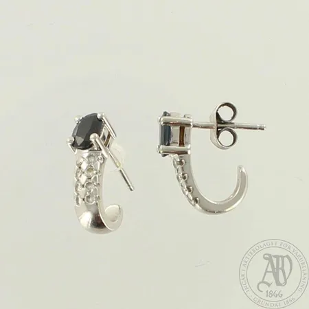 Kivikorvakorut timanteilla 16xn.0.01ct, korkeus 13mm, 585br valkokulta, paino 3,7g 