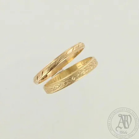 2 viallista sormusta, 585, paino 3,0g 