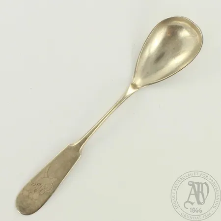 Hillolusikka, kaiverrettu, pituus 140mm, 813, paino 13,8g 