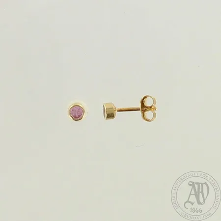 Kivikorvakorut, toinen tappi vääntynyt, Ø 3,3mm, 585br, paino 0,4g 
