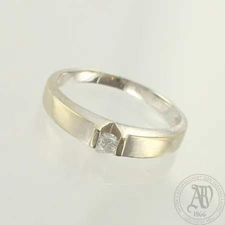 Timanttisormus 1xn.0.09ct, koko 17½, 750 valkokulta, paino 2,8g 