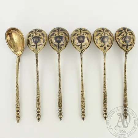 Kuusi emaloitua lusikkaa, pituus 125mm, käytön jälkiä, leimat 1841, hopea 84 ja AK, paino 131,5g 