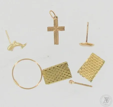Viallisia koruja, 585, paino 3,8g