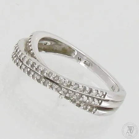 Timanttisormus 54xn.0.006ct, koko 17½, 585 valkokulta, paino 3,0g
