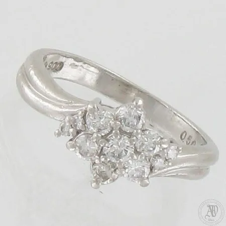 Timanttisormus 1xn.0.08 6xn.0.06 4xn.0.015ct, koko 16½, platina PT 900, paino 4,4g