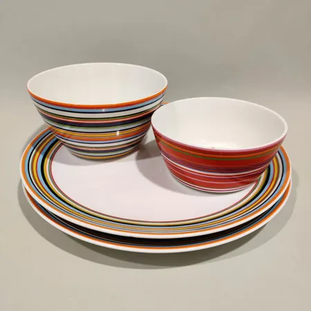 Jälkiruokakulho 0,25 l, Iittala Origo aamiaiskulho 0,5 l, Iittala Origo Kaksi lautasta, Ø 26 cm, Iittala Origo Ota yhteys panttilainaamoon kuljetusmaksusta sopimiseksi.
