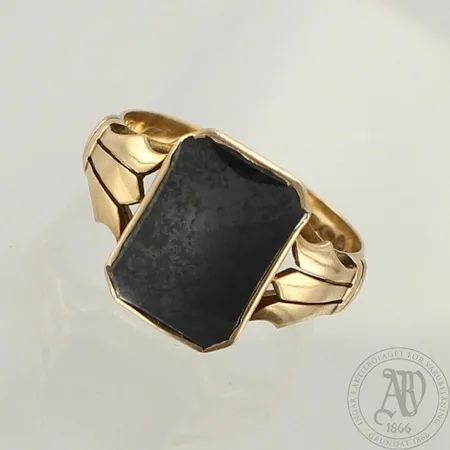 Viallinen kivisormus, 585br, paino 7,6g 