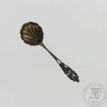 Sokerilusikka, Käpy, kaiverrettu, pituus 115mm, 813, paino 10,6g 