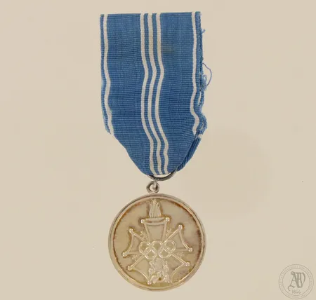 Hopeinen ansiomitali Olympia 1952, 916br, tekijäleima Tillander, paino 15,8g
