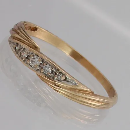 Timanttisormus 1xn.0.03ct, 2xn.0.02ct ja 2xn.0.005ct, 585 kelta- ja valkokulta, paino 1,9g