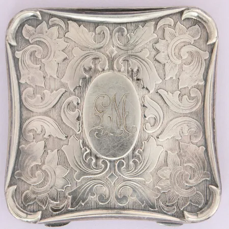 Puuterirasia, kaiverrettu, koko 80x80mm, vuodelta 1951, 813br, paino 133,0g