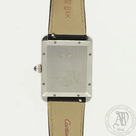 Teräsrannekello, Cartier Tank Solo XL, Automaatti, taulun mitat 31x41mm, ref. 3800, sr.760358XX, rungossa ja rannekkeen lukossa pientä käytön jälkeä, sertifikaatti ja laatikko Lähetetään postipakettina.