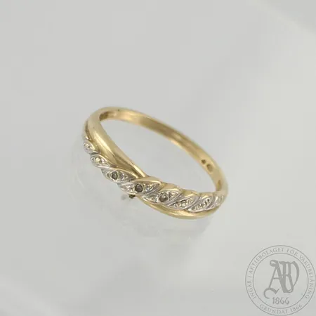 Timanttisormus 3xn.0.005ct, koko 17¾, 585, paino 2,0g