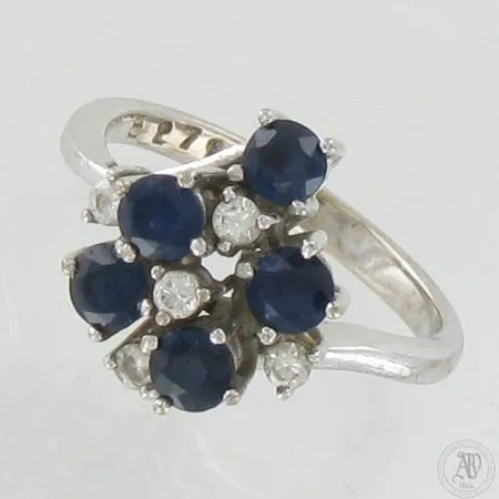 Sinisafiirisormus timanteilla 5xn.0.03ct, koko 16½, 585 valkokulta, paino 4,7g