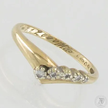 Timanttisormus 1xn.0.02ct 1xn.0.01ct 3xn.0.005ct, kaiverrettu, koko 17¼, 585, paino 1,9g