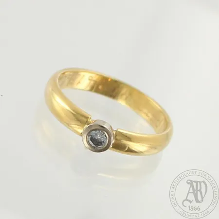 Timanttisormus 1xn.0.15ct, kaiverrettu, koko 17¾, 750, paino 4,4g 