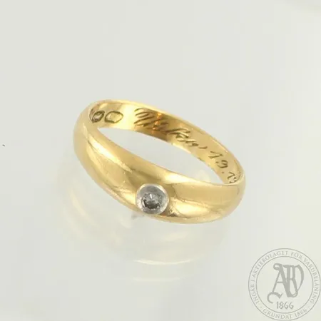 Tiamanttisormus 1xn.0.02ct, kaiverrettu, koko 17½, 750, paino 4,2g 