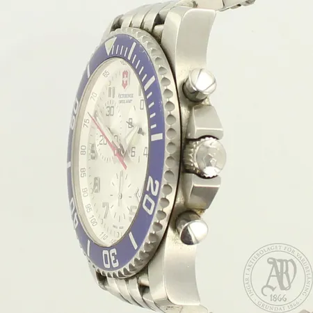 Teräsrannekello Victorinox Swiss Army Chrono, 080818211, quartz, taulun Ø 43mm, hihnan pituus 210mm, pieniä käytön jälkiä, suositellaan kalibrointia