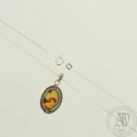 Kaulaketju riipuksella, riipuksen korkeus 25mm, ketjun pituus 50cm, 925br, paino 4,9g 