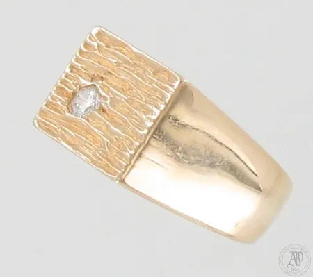 Kantasormus timantilla 1xn.0.25ct, kaiverrettu, koko 20½, 585, paino 29,2g