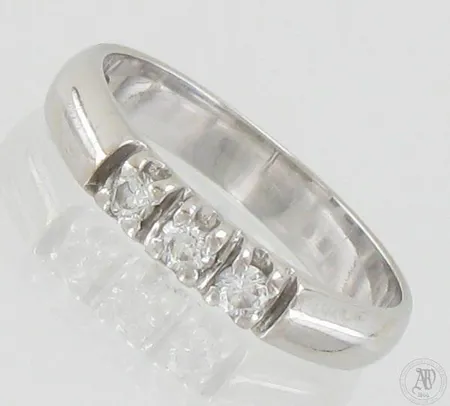 Timanttisormus 3xn.0.03ct, koko 17, 585 valkokulta, paino 3,1g