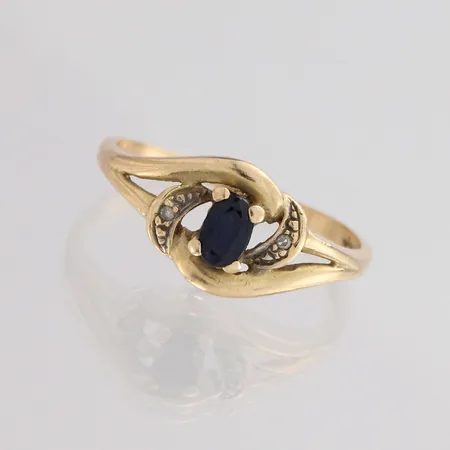 Kivisormus timanteilla 2x0.005ct, koko 18, 585br, paino 1,9g