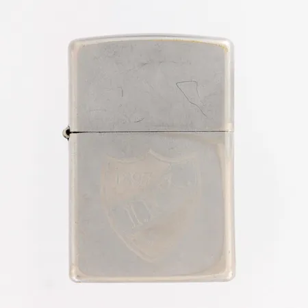 Sytytin Zippo, IFK logo, harjattu teräs, käytön jälkiä, sarana löystynyt