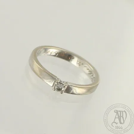 Timanttisormus 1xn.0.05ct, kaiverrettu, koko 15¾, 585 valkokulta, paino 2,5g