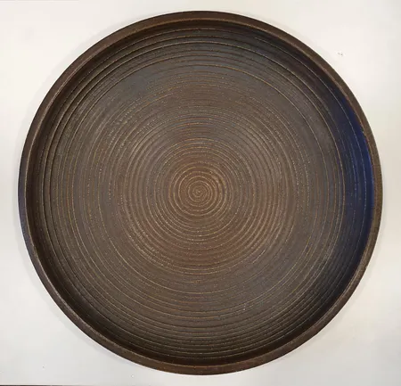 Vati, Arabia, design Annikki Hovisaari, monogrammisigneerattu AH, Ø 39cm, pieniä käytön jälkiä. Nouto ainoastaan konttorista