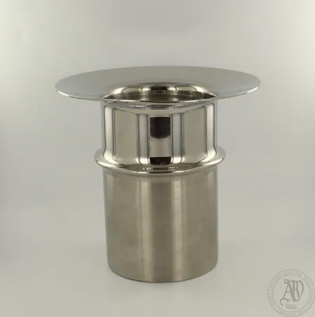 Kynttilänjalka, design Tapio Wirkkala, käytön jälkiä, teräs, korkeus 130mm Lähetetään postipakettina.