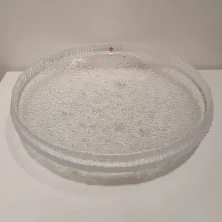 Tarjoiluvati Iittala, Ultima Thule, design Tapio Wirkkala,  Ø 370mm, korkeus 85mm, laatikko Ota yhteys panttilainaamoon kuljetusmaksusta sopimiseksi.