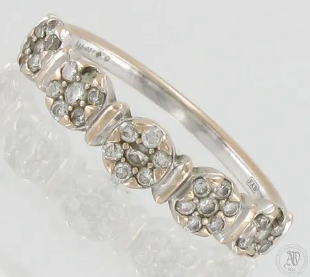 Timanttisormus 32xn.0.01-0.02ct,  kolme timanttia puuttuu, koko 20, 585 valkokulta, paino 2,9g