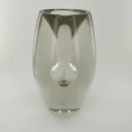 Taidelasi Tapio Wirkkala, Tokio, kaiverrettu, korkeus 180mm, Signeeraus Tapio Wirkkala Iittala -58, pohjassa käytön jälkiä