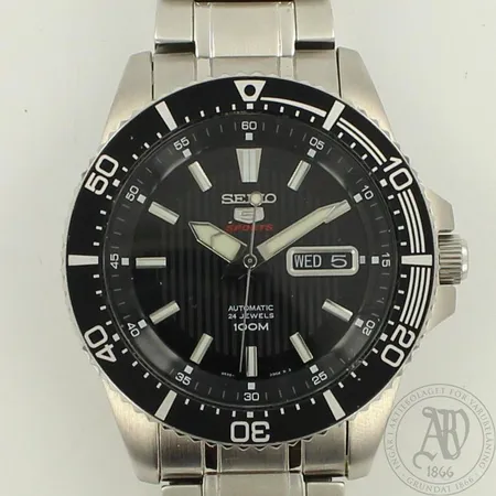 Teräsrannekello Seiko Sport, ref. 4R36-03J0, automaatti, rannekkeen pituus 180mm, 3 lisäpalaa